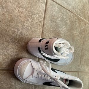 Nike Youth 4.5y tennis shoes